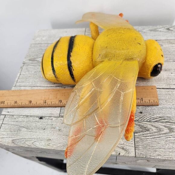 Vintage 1997 TM Giant PVC / Rubber Bumble BEE Yellow Jacket 13" Figure - Picture 6 of 10